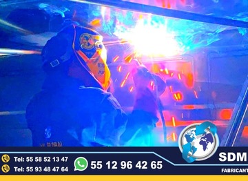 En Sdm Global Mexico Fabricacion conversion equipamiento y venta de Ambulancias de traslado en Mexico, somos fabricantes directos en Mexico. Sdm Global Mexico empresa 100% especializada en la venta fabricación conversión equipamiento de diferentes tipos de ambulancias de traslado y vehículos de emergencia, ofreciendo soluciones personalizadas para diversas necesidades en el mercado nacional.Dedicados a la fabricación de ambulancias y patrullas, ofreciendo servicios relacionados con la seguridad y emergencias, venta de unidades médicas móviles y ambulancias, además de carrocerías industriales,Somos un fabricante mexicano con más de 15 años de experiencia, especializado en la fabricación y comercialización de ambulancias y vehículos de rescate, con un enfoque en la alta calidad y el cumplimiento de normativas mexicanas.Diseñamos y equipamos ambulancias con la tecnología y los materiales necesarios para asegurar funcionalidad y seguridad, cumpliendo con las normativas mexicanas.En Sdm Global Mexico nos dedicamos a la Fabricacion conversion equipamiento y venta de Unidades Moviles Medicas Especiales en Mexico, somos fabricantes directos en Mexico.